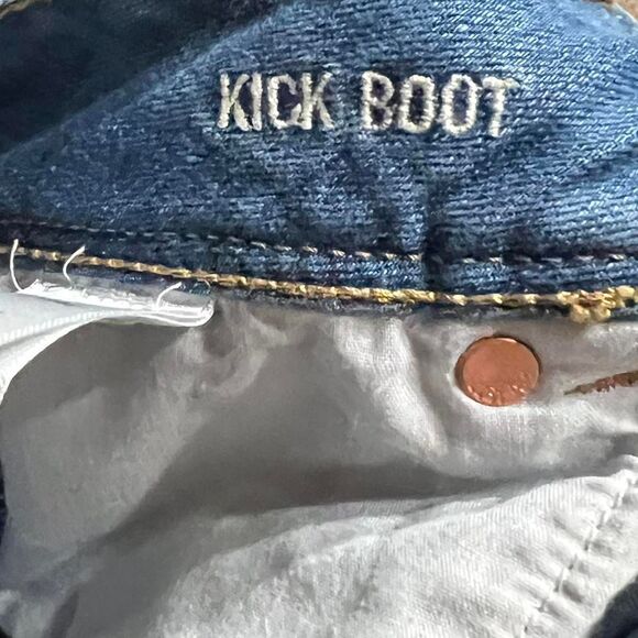 American Eagle Low rise “kick boot” denim jeans. 12 LONG. - Picture 7 of 8